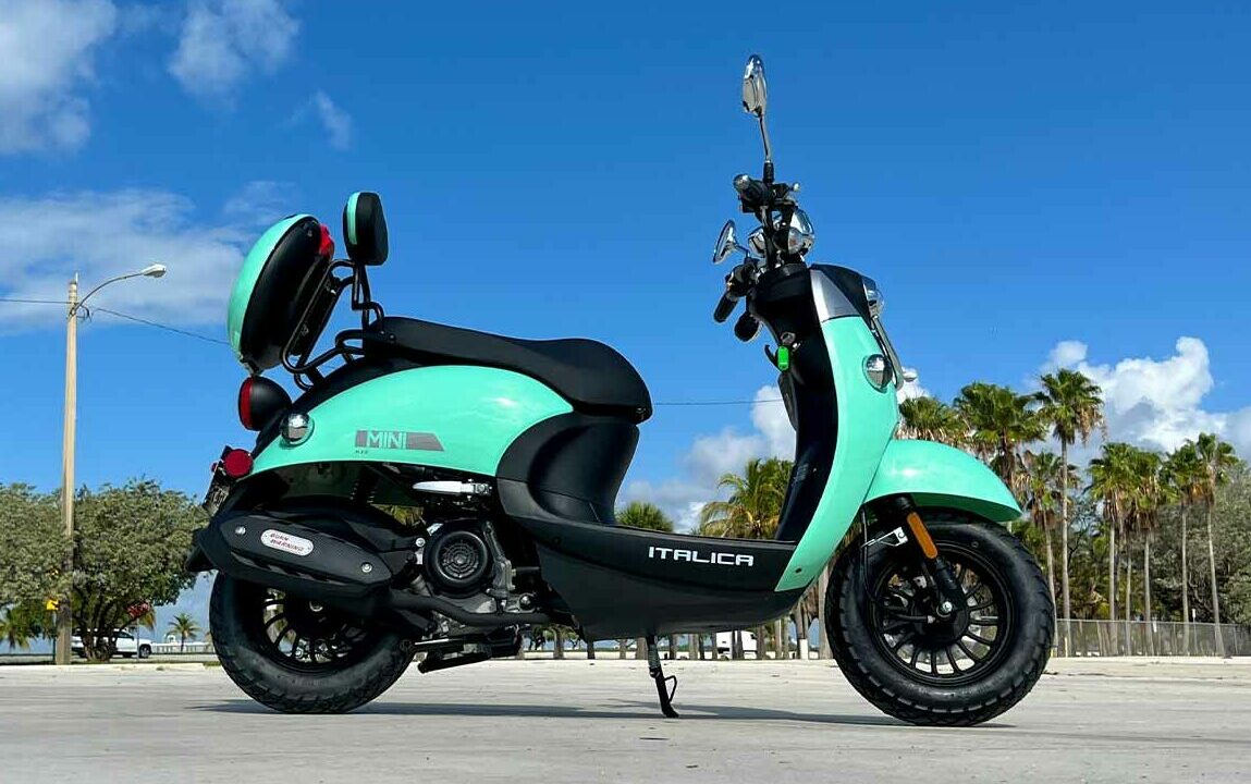 italica-mini-50cc-cyan-scooter-rental-right