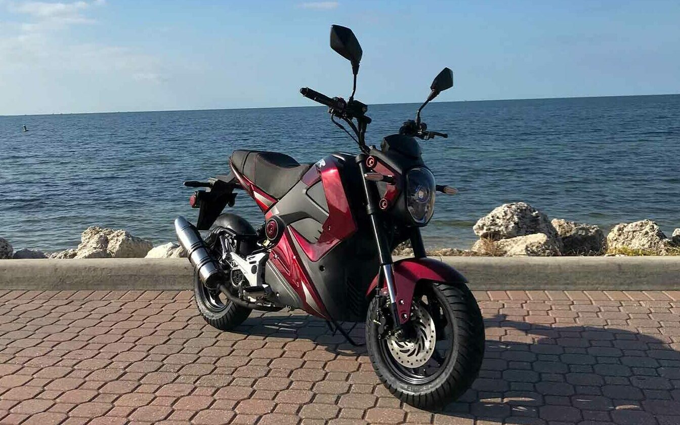 vitacci-bullet-50cc-scooter-rental-miami-front-right