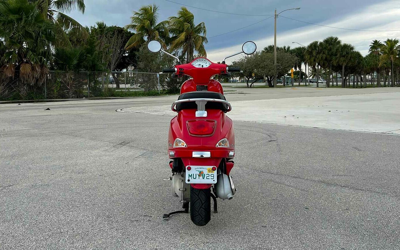 vespa-scooter-rental-red-back