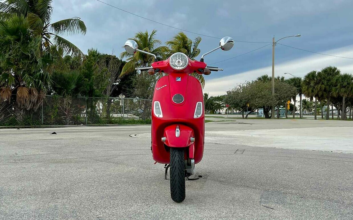 vespa-scooter-rental-red-front
