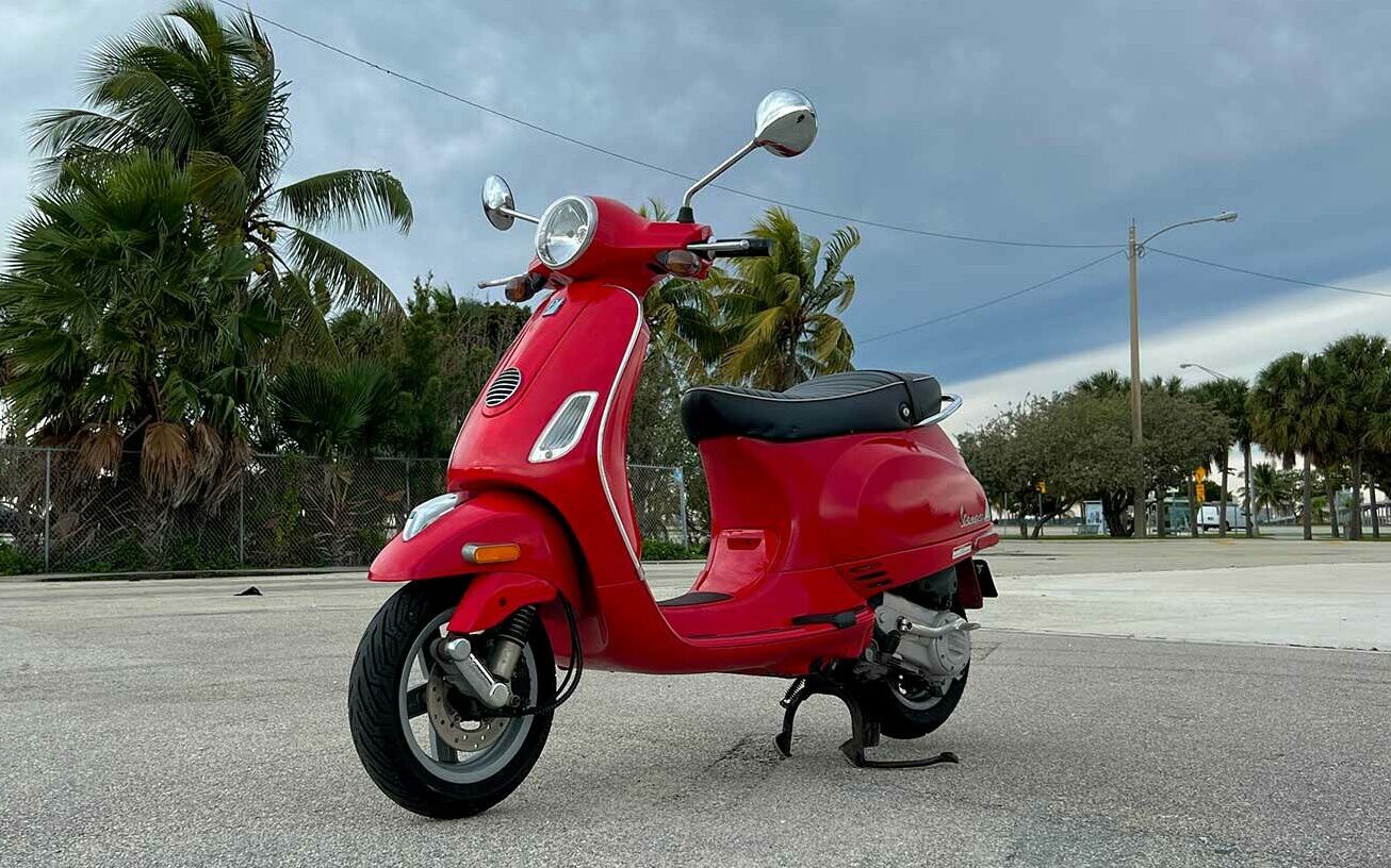vespa-scooter-rental-red-front-left