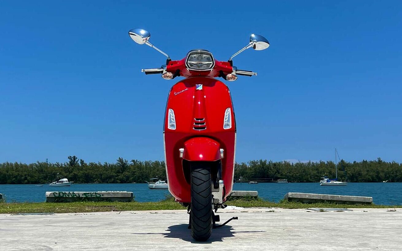 vespa-scooter-rental-sprint50-red-scooter-front