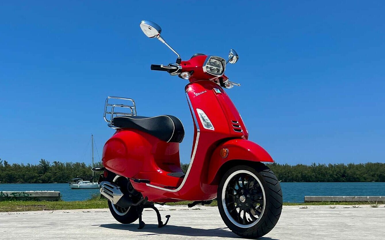 vespa-scooter-rental-sprint50-red-scooter-front-right