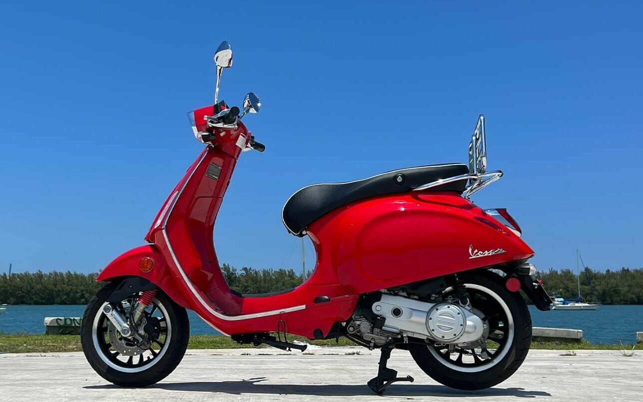 vespa-scooter-rental-sprint50-red-scooter-left
