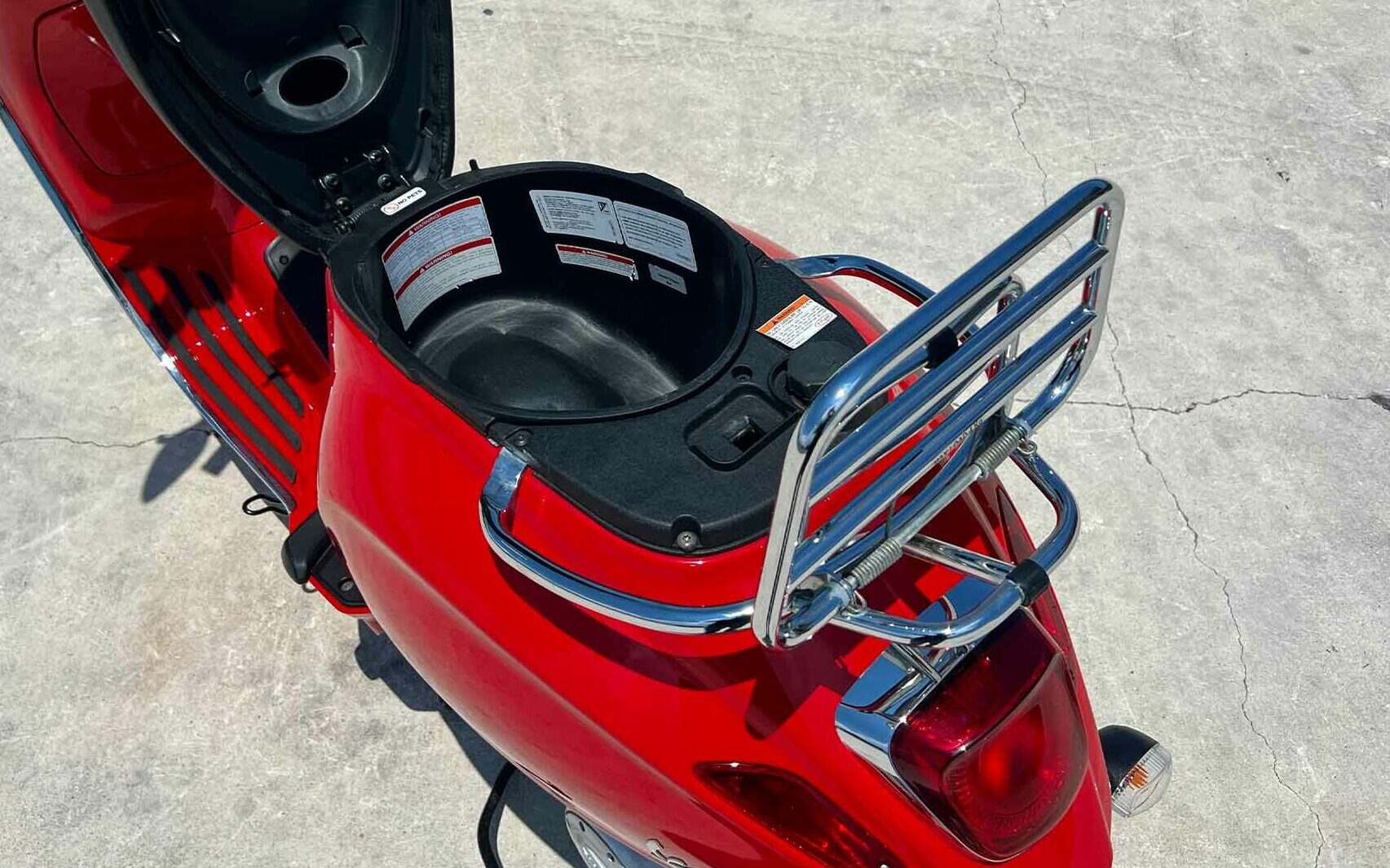 vespa-scooter-rental-sprint50-red-scooter-under-seat