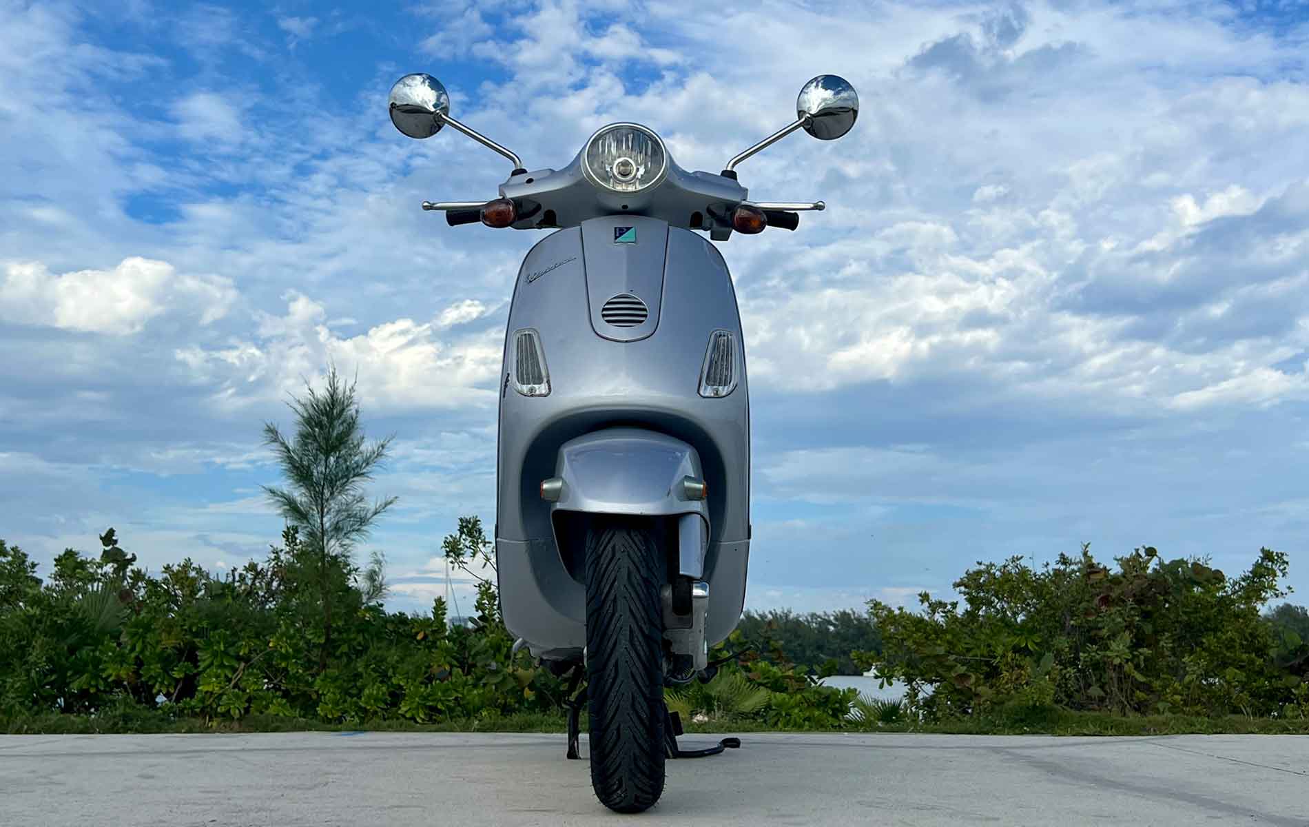 rent-a-vespa-lx-50cc-motorcycle-silver-front-side