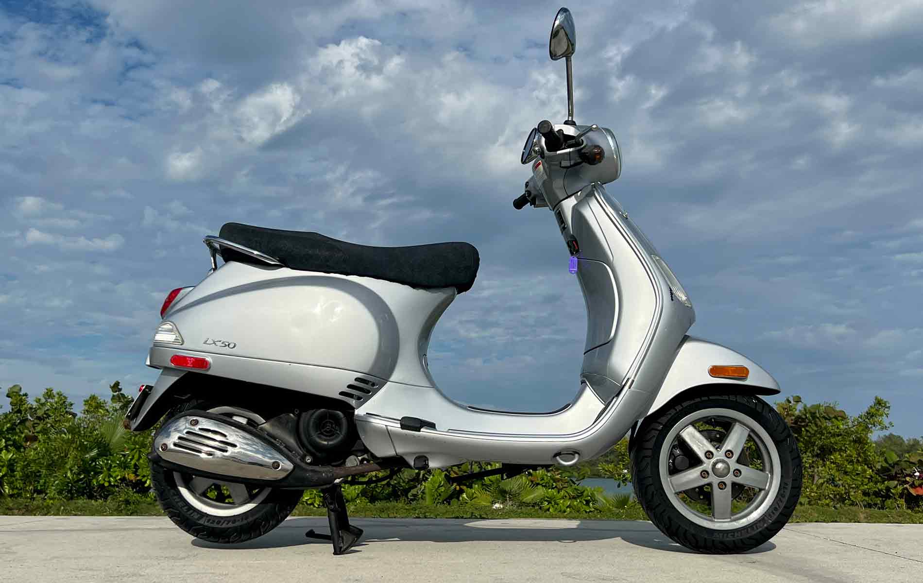 rent-a-vespa-lx-50cc-motorcycle-silver-right-side