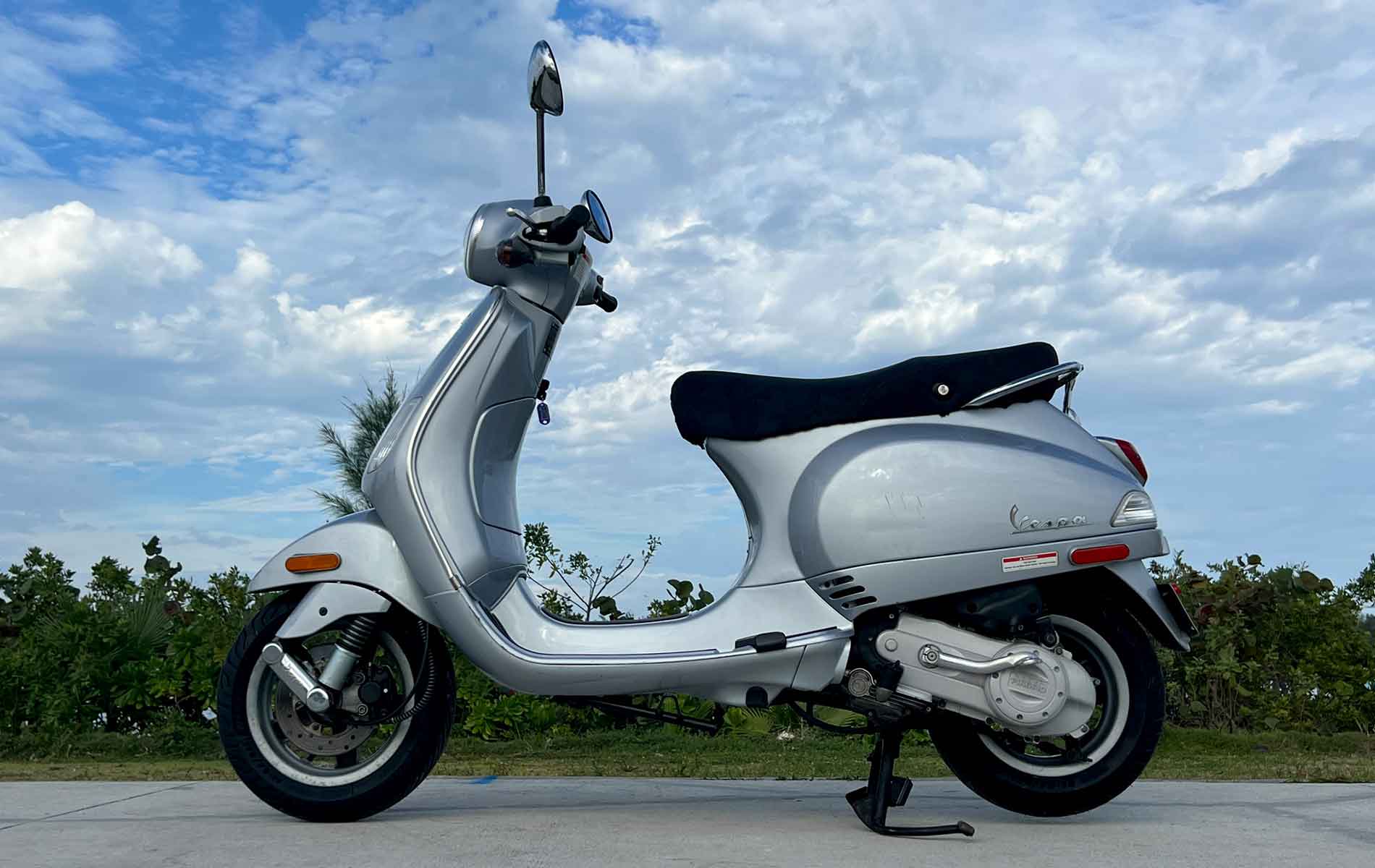 rent-a-vespa-lx-50cc-motorcycle-silverfront-left-side
